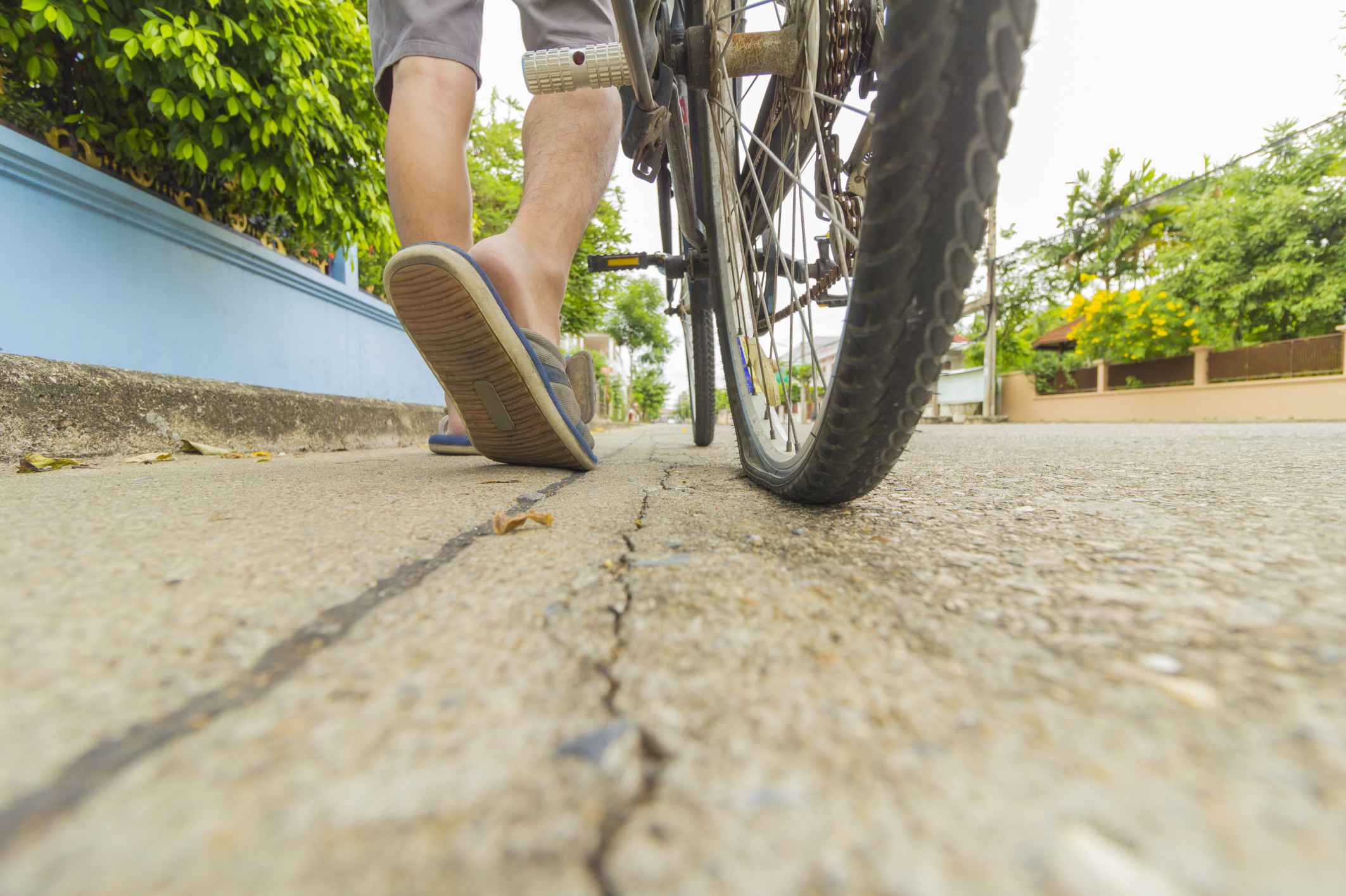 How Do You Pump Up a Bike Tire Without a Pump?