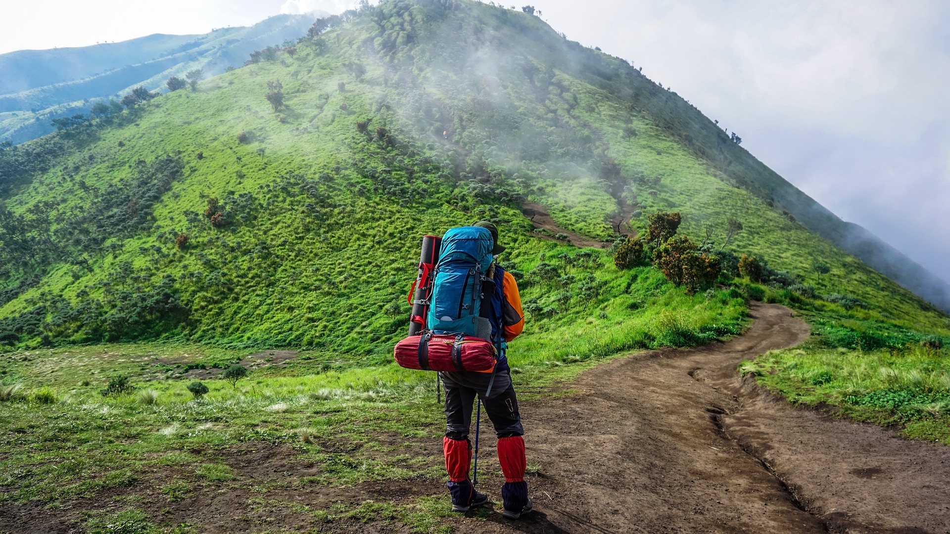 How Much Water Should You Bring When You Go Backpacking?